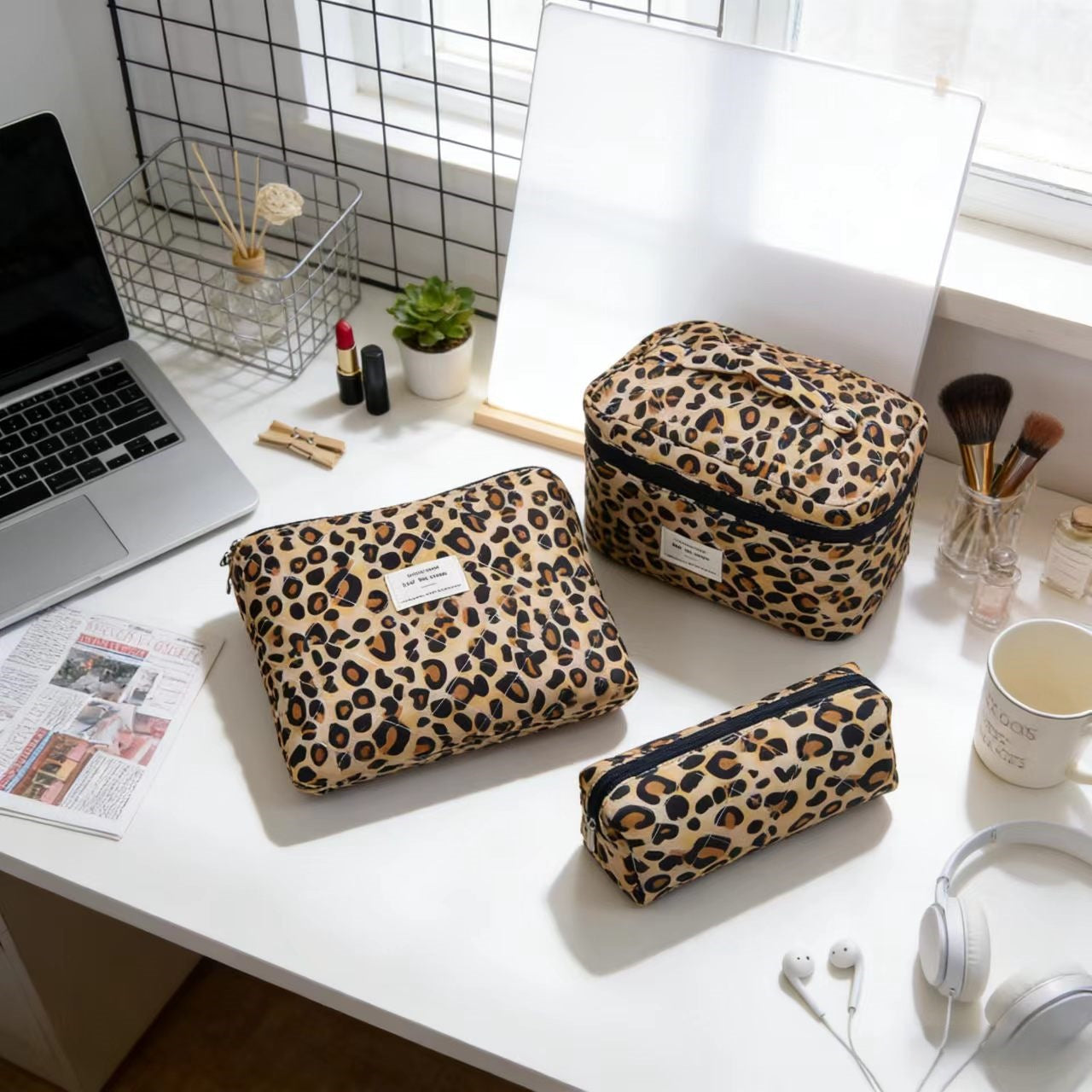 Retro Leopard Print Cosmetic Bag with Partition Storage